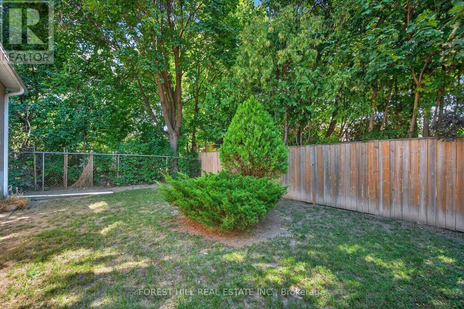 35 REGATTA CRESCENT