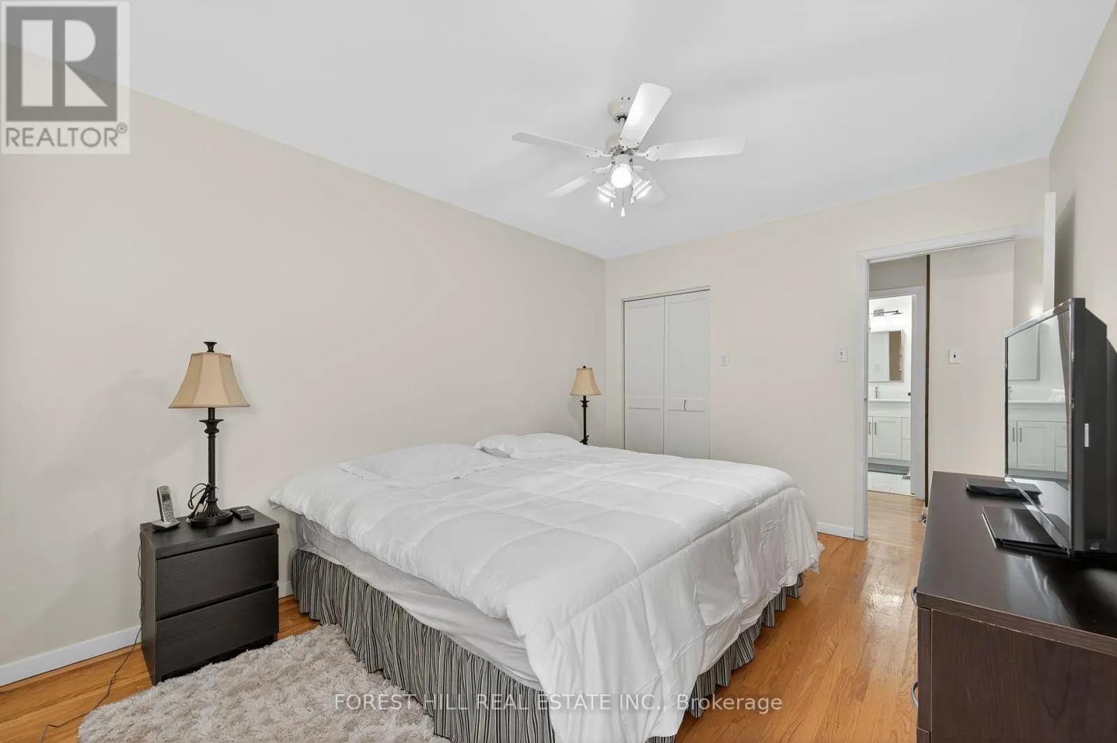 35 REGATTA CRESCENT