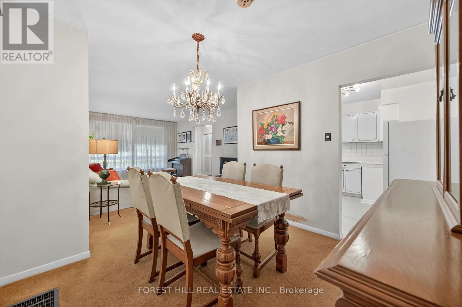 35 REGATTA CRESCENT