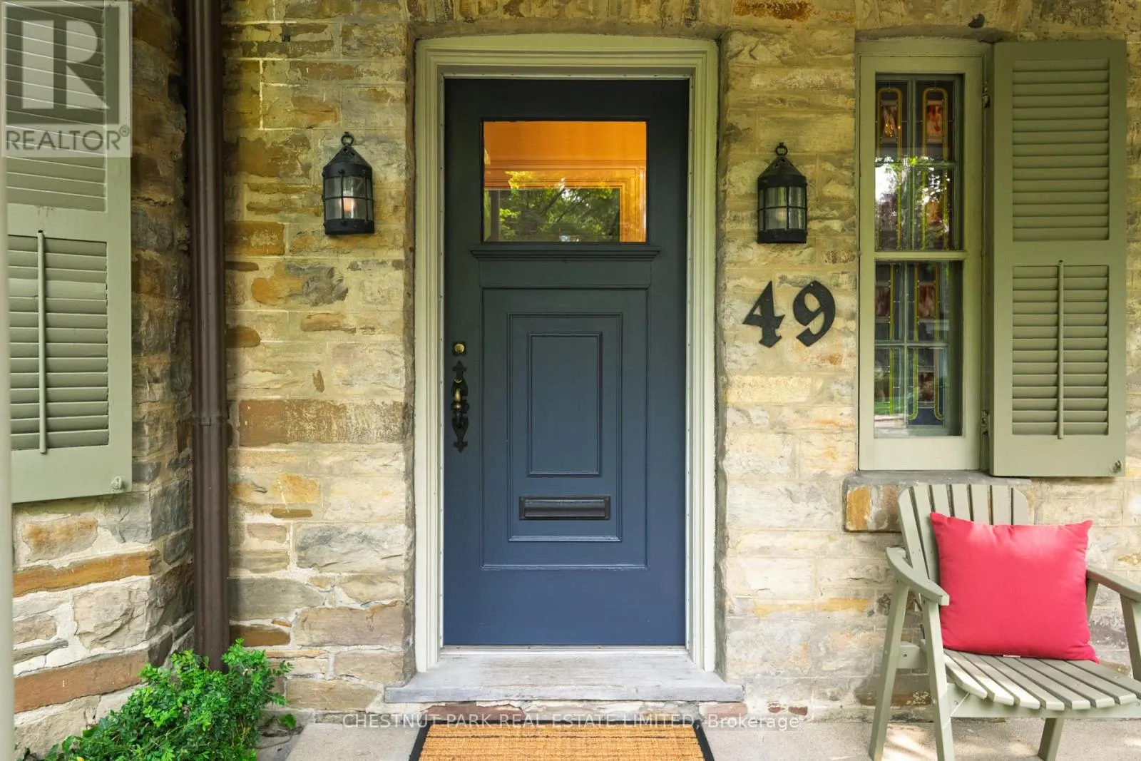 49 ROXBOROUGH STREET