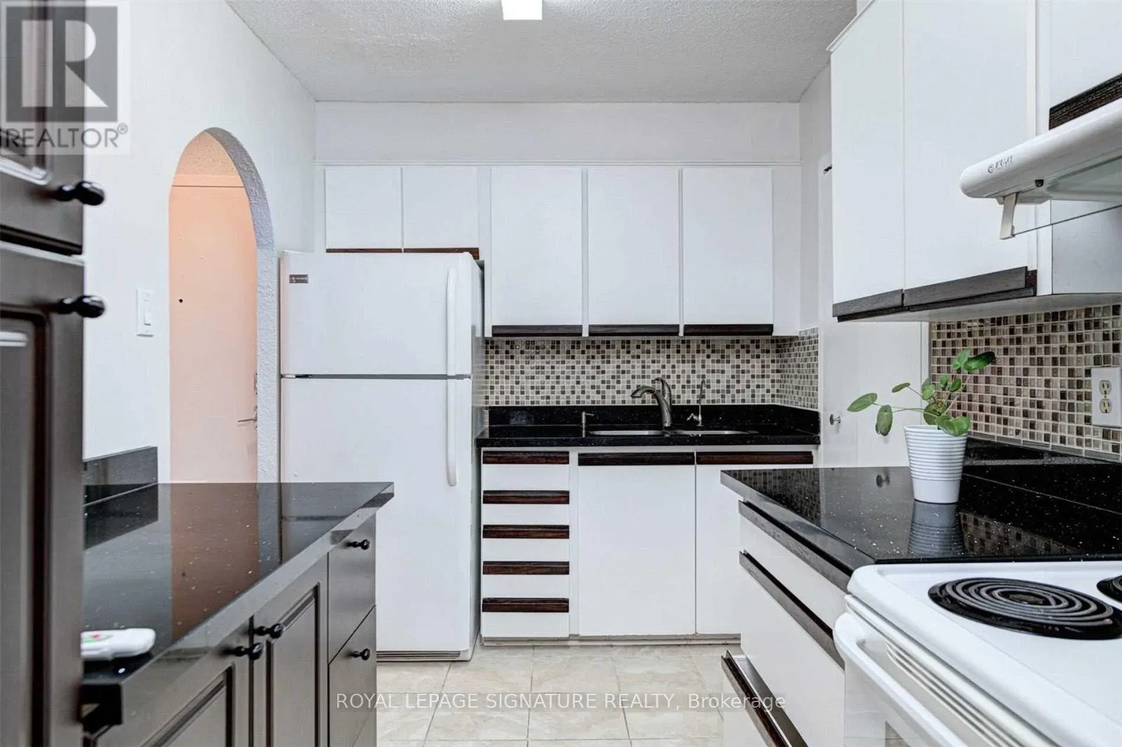 116 - 5 PARKWAY FOREST DRIVE