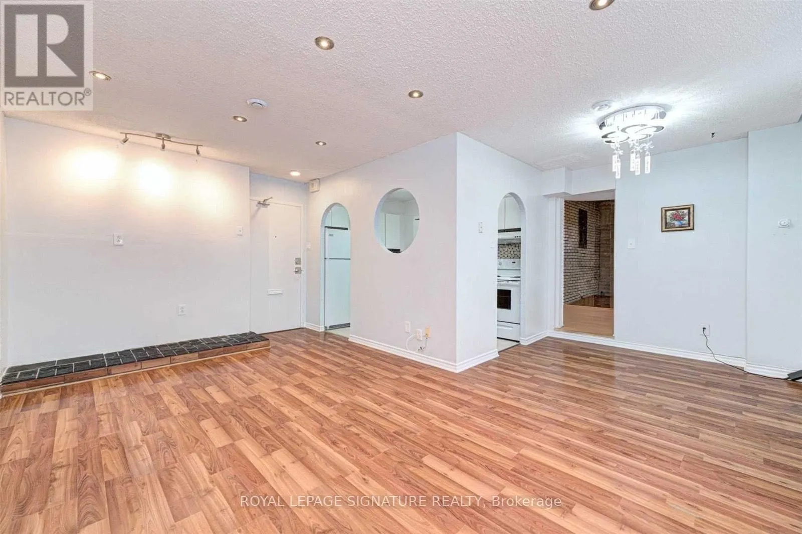 116 - 5 PARKWAY FOREST DRIVE