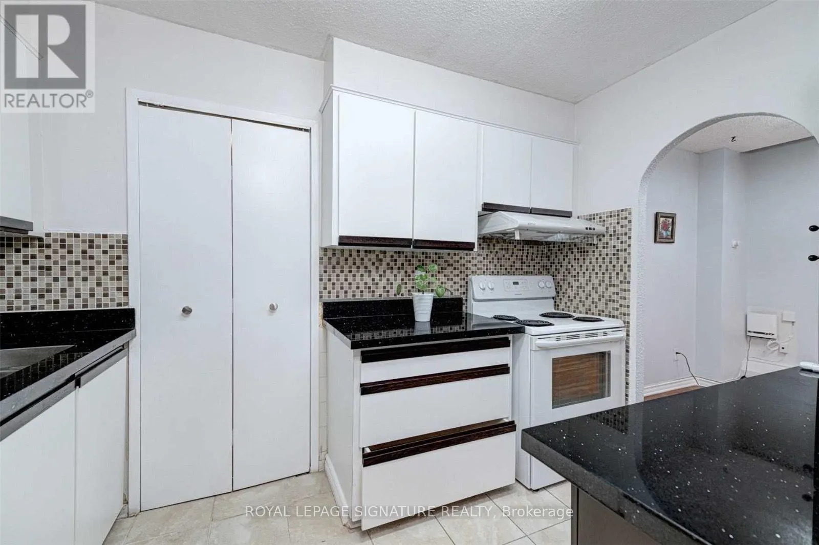 116 - 5 PARKWAY FOREST DRIVE