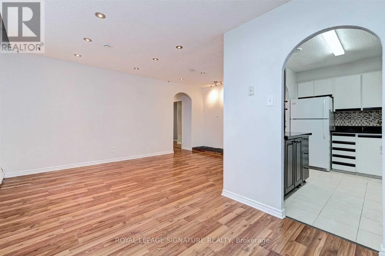 116 - 5 PARKWAY FOREST DRIVE