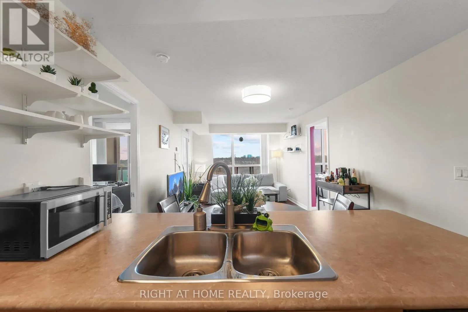 712 - 503 BEECROFT ROAD