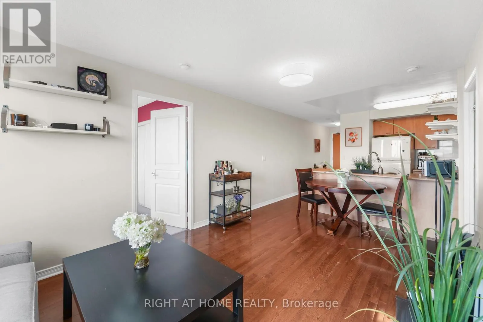 712 - 503 BEECROFT ROAD