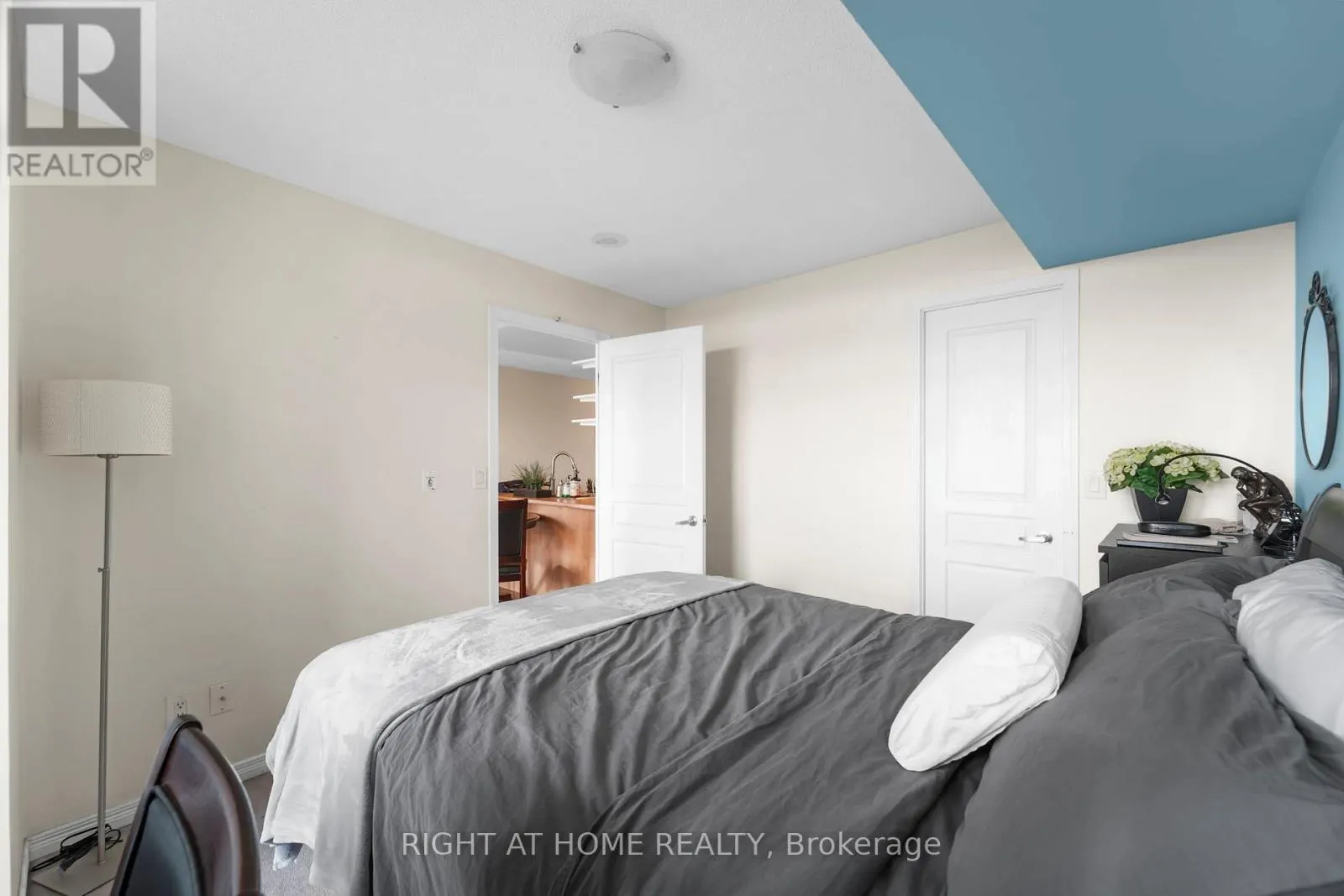 712 - 503 BEECROFT ROAD