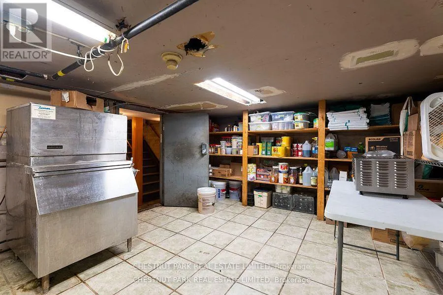 923 DUNDAS STREET W