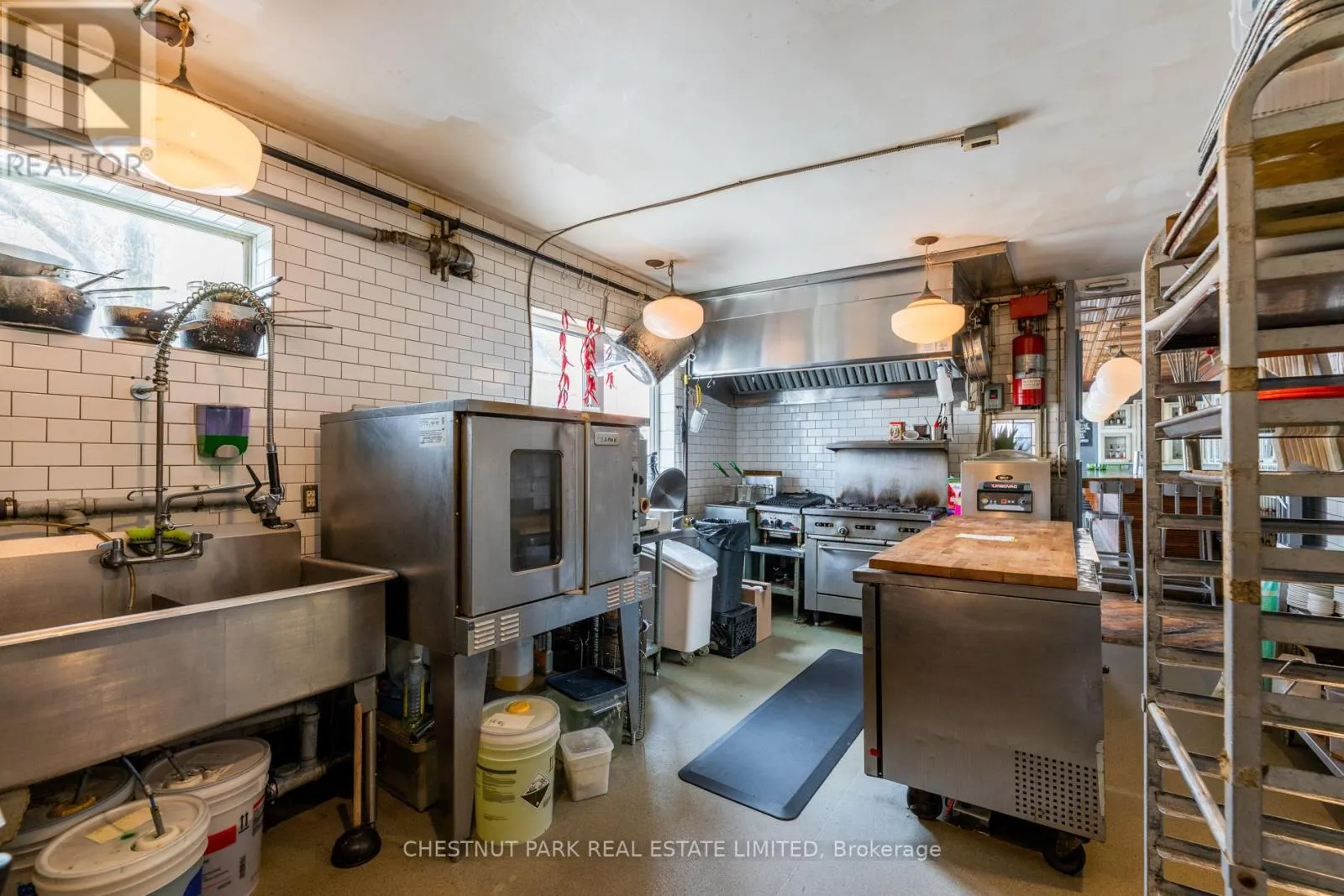 923 DUNDAS STREET W