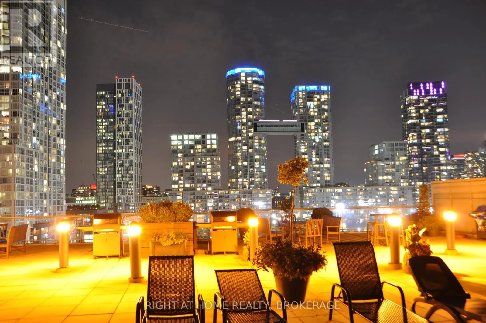 608 - 550 QUEENS QUAY W QUAY W, #608