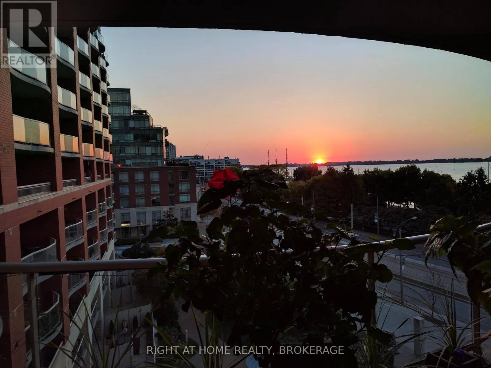 608 - 550 QUEENS QUAY W QUAY W, #608