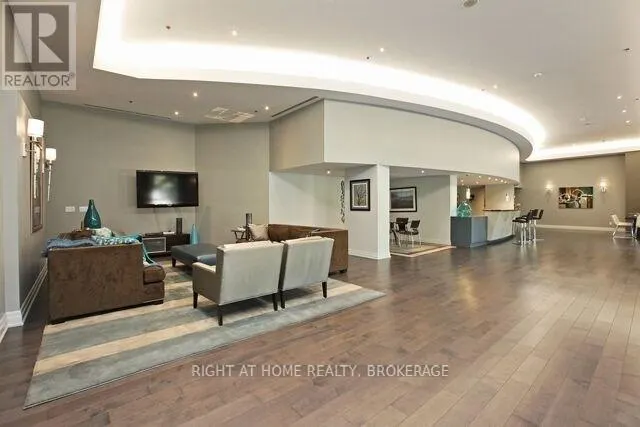 608 - 550 QUEENS QUAY W QUAY W, #608