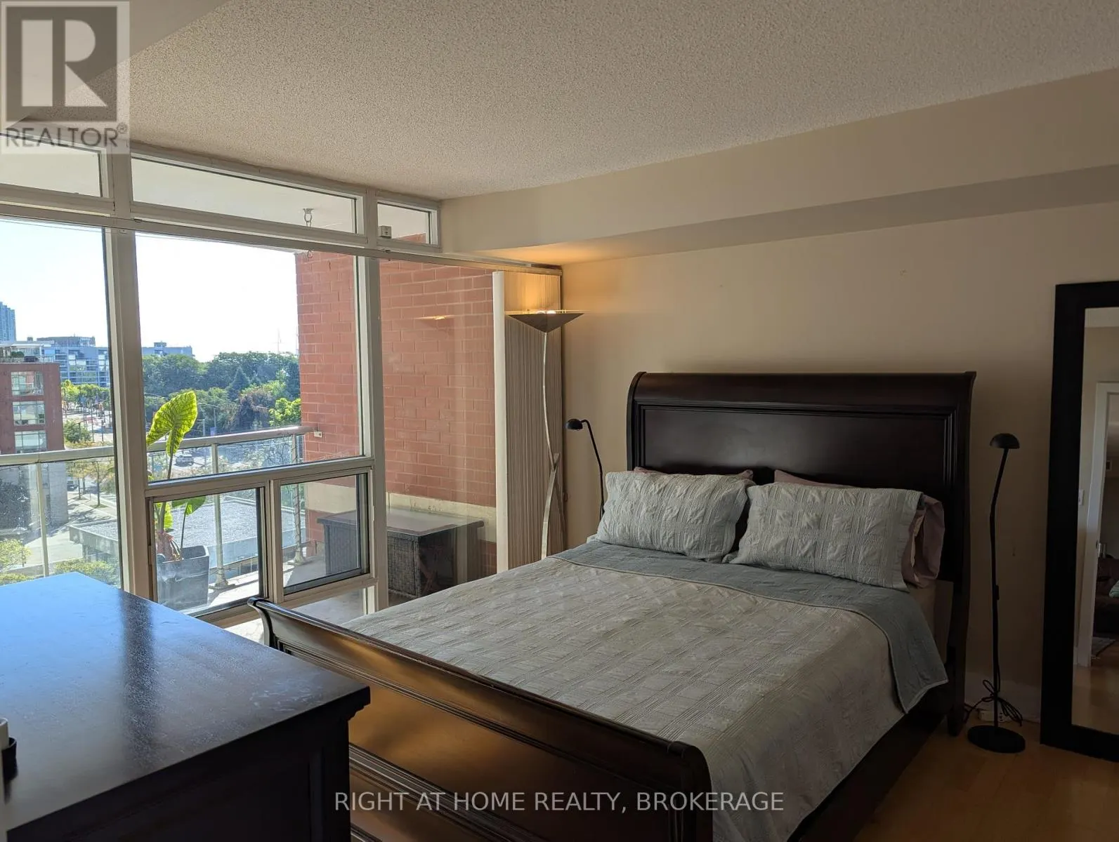 608 - 550 QUEENS QUAY W QUAY W, #608