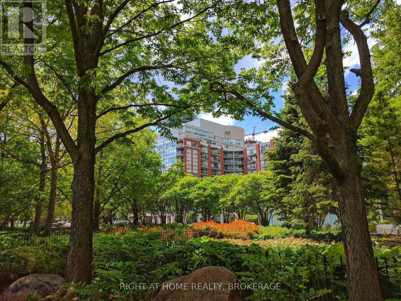 608 - 550 QUEENS QUAY W QUAY W, #608
