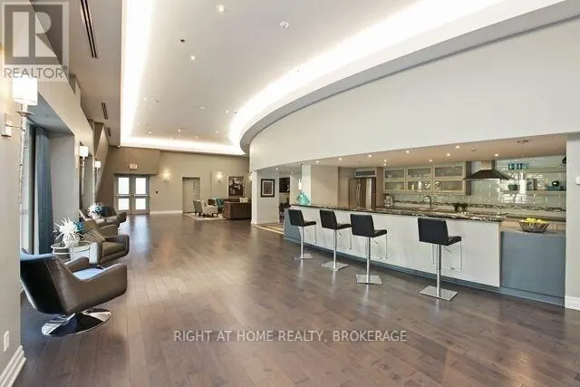 608 - 550 QUEENS QUAY W QUAY W, #608