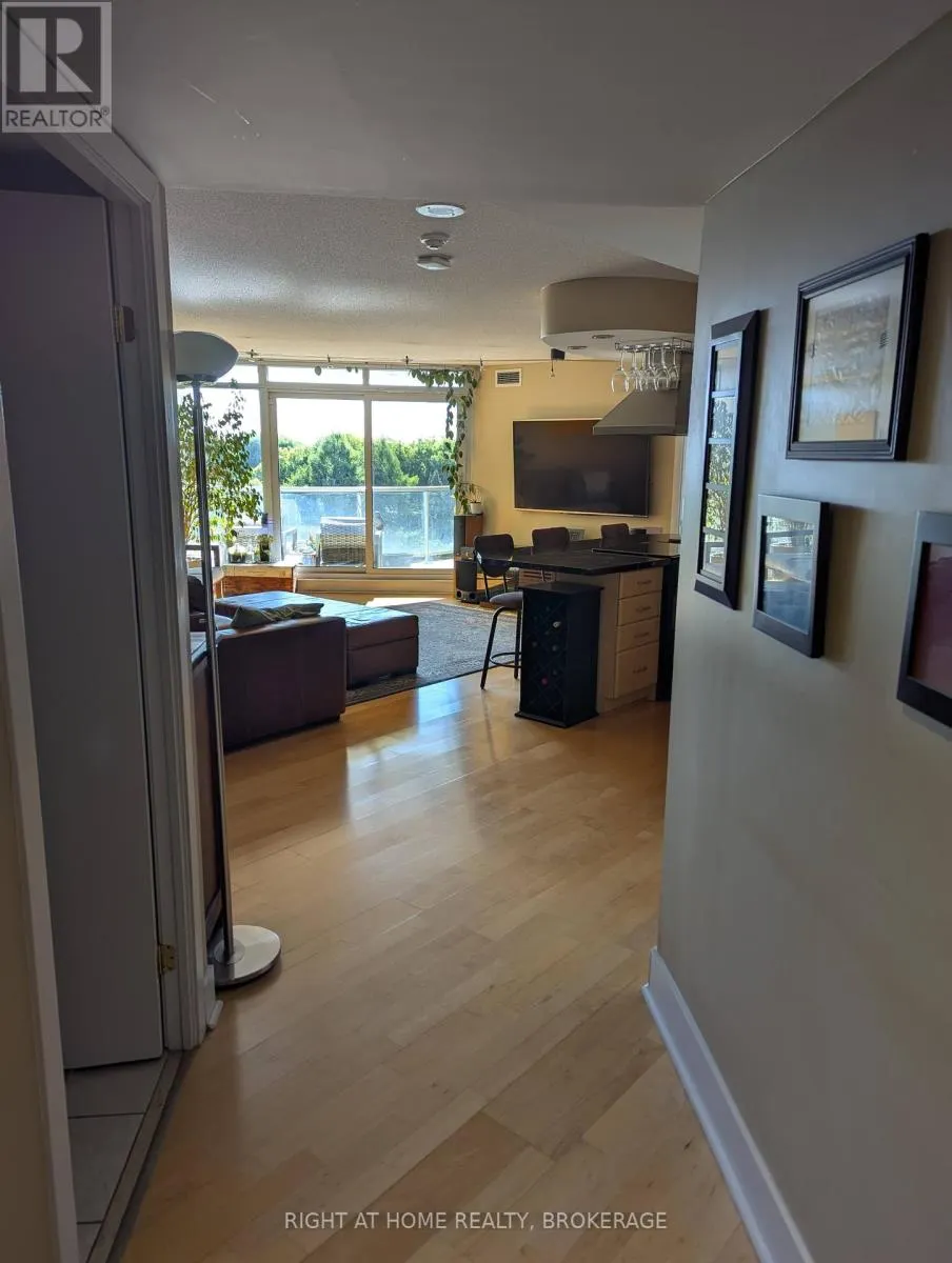608 - 550 QUEENS QUAY W QUAY W, #608