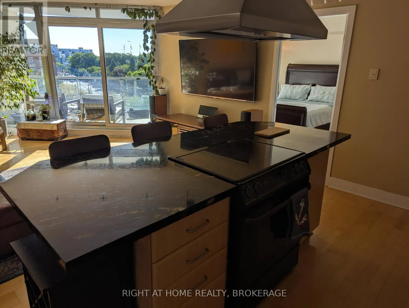 608 - 550 QUEENS QUAY W QUAY W, #608