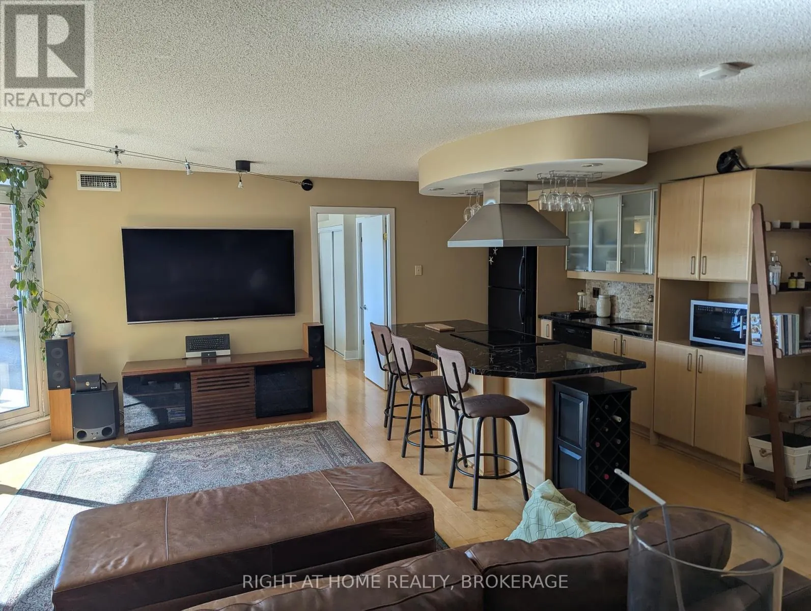 608 - 550 QUEENS QUAY W QUAY W, #608