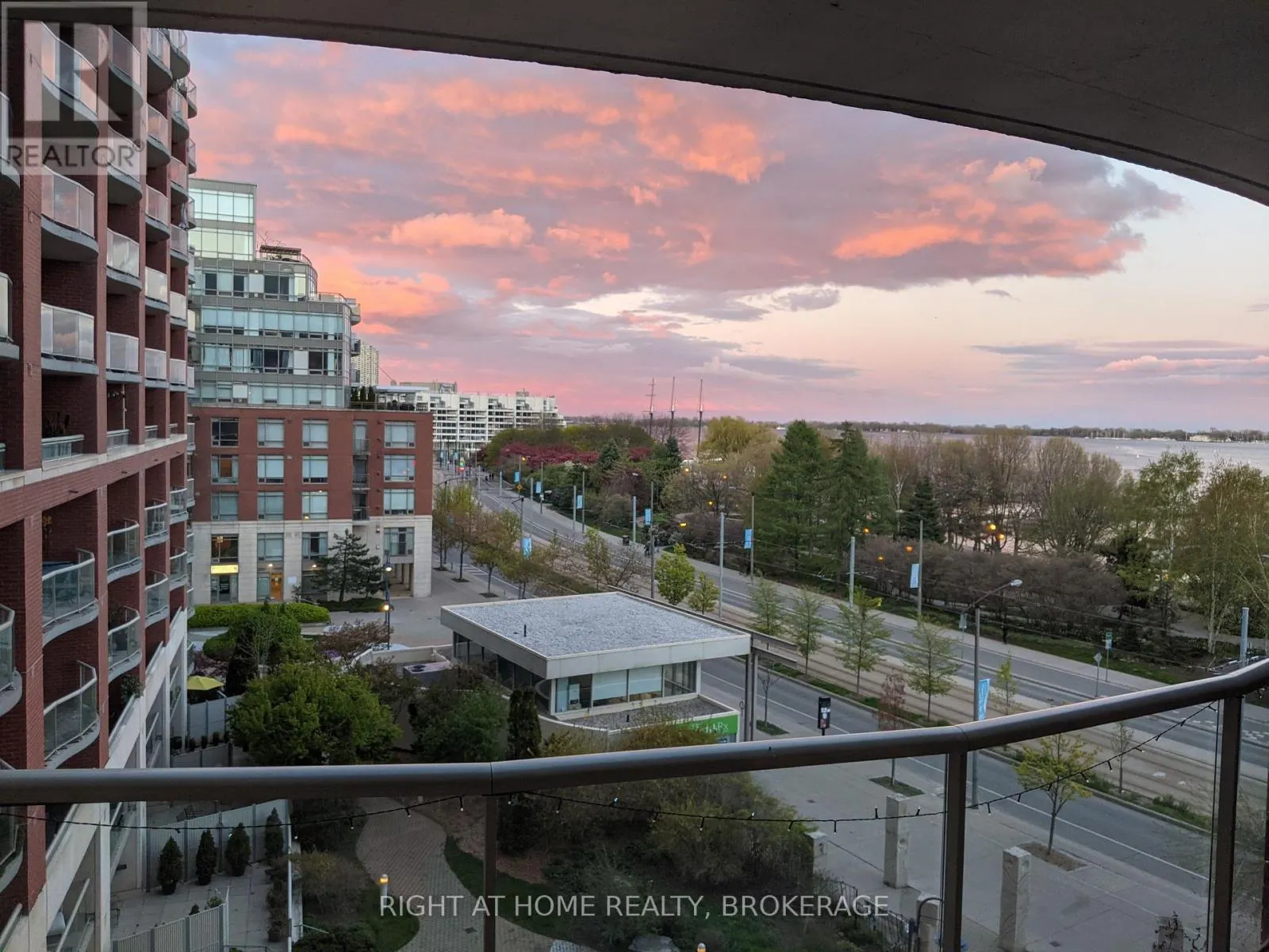 608 - 550 QUEENS QUAY W QUAY W, #608