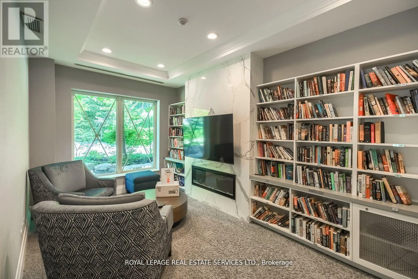 811 - 18 WILLIAM CARSON CRESCENT