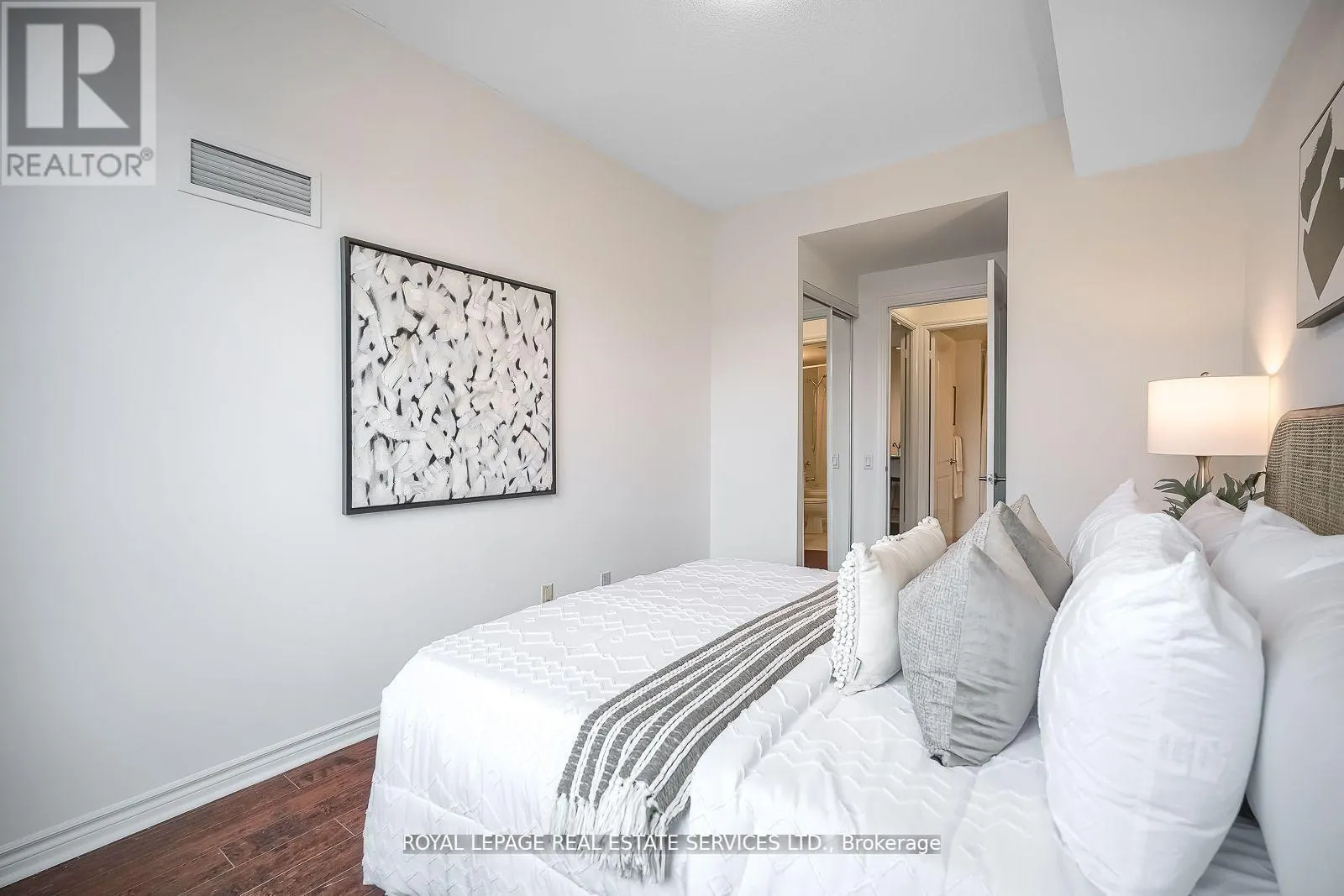 811 - 18 WILLIAM CARSON CRESCENT