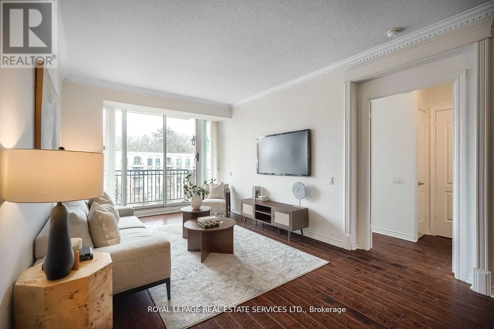 811 - 18 WILLIAM CARSON CRESCENT