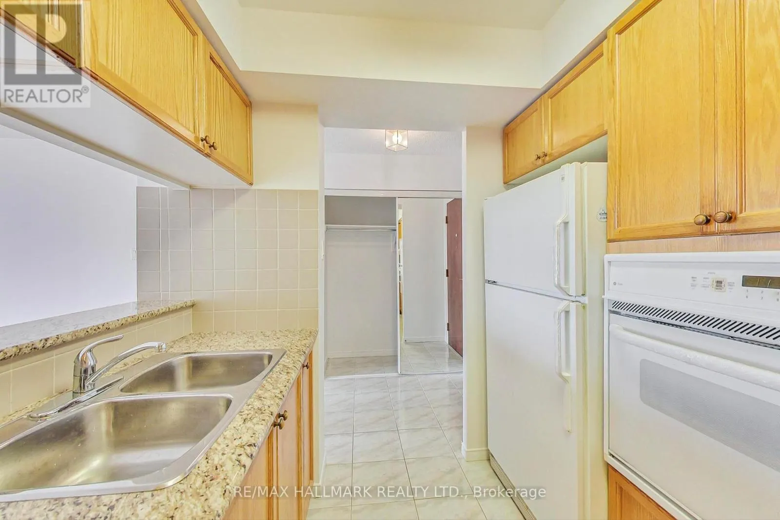 405 - 800 SHEPPARD AVENUE W