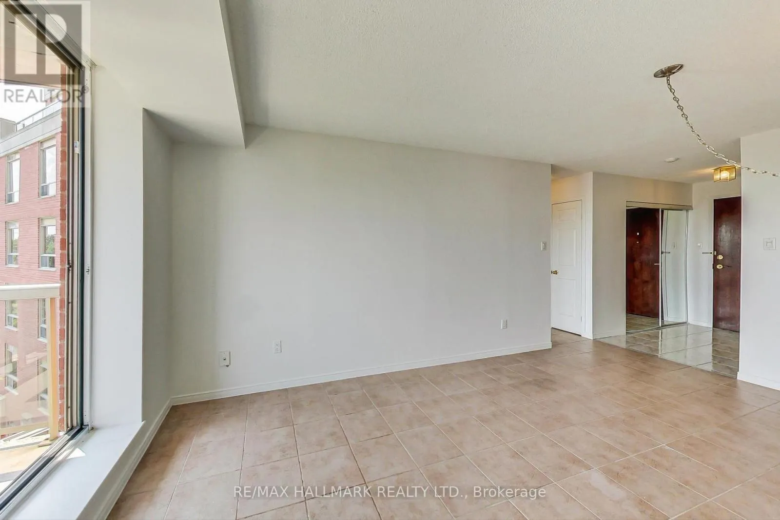 405 - 800 SHEPPARD AVENUE W