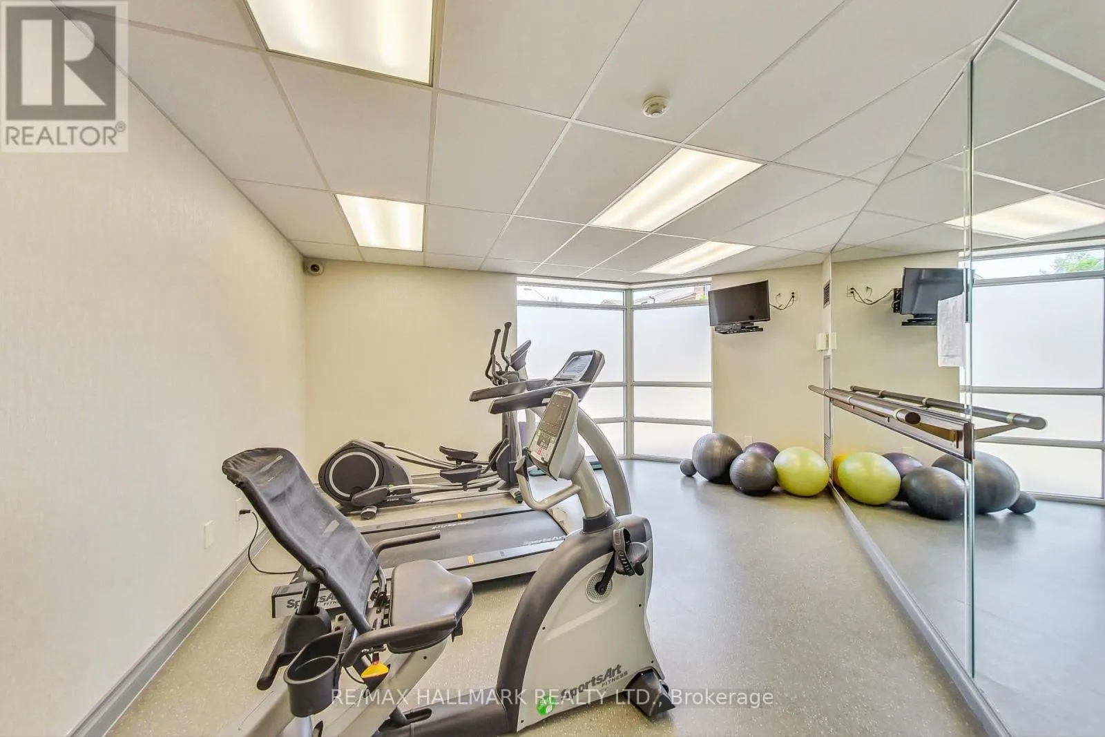 405 - 800 SHEPPARD AVENUE W