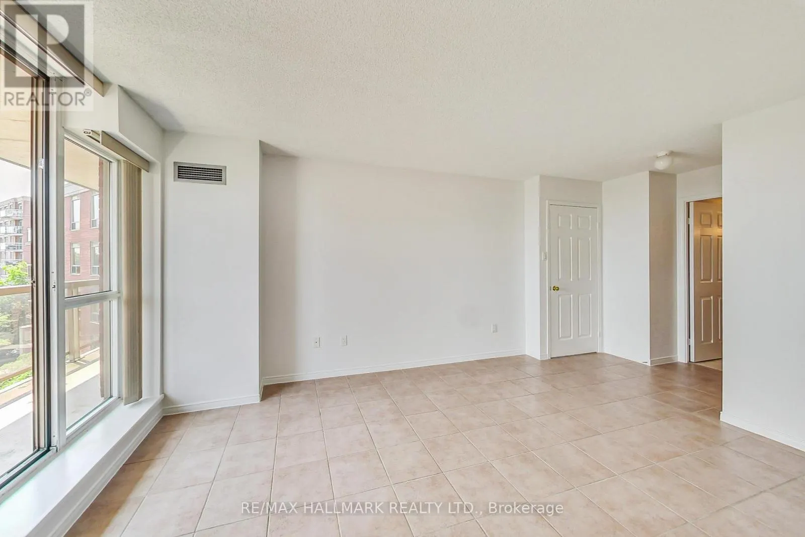405 - 800 SHEPPARD AVENUE W
