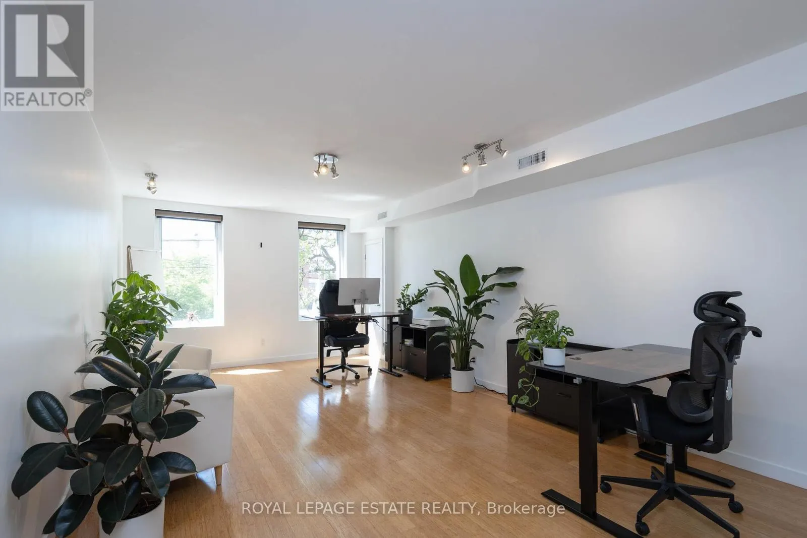 432/434 QUEEN STREET E