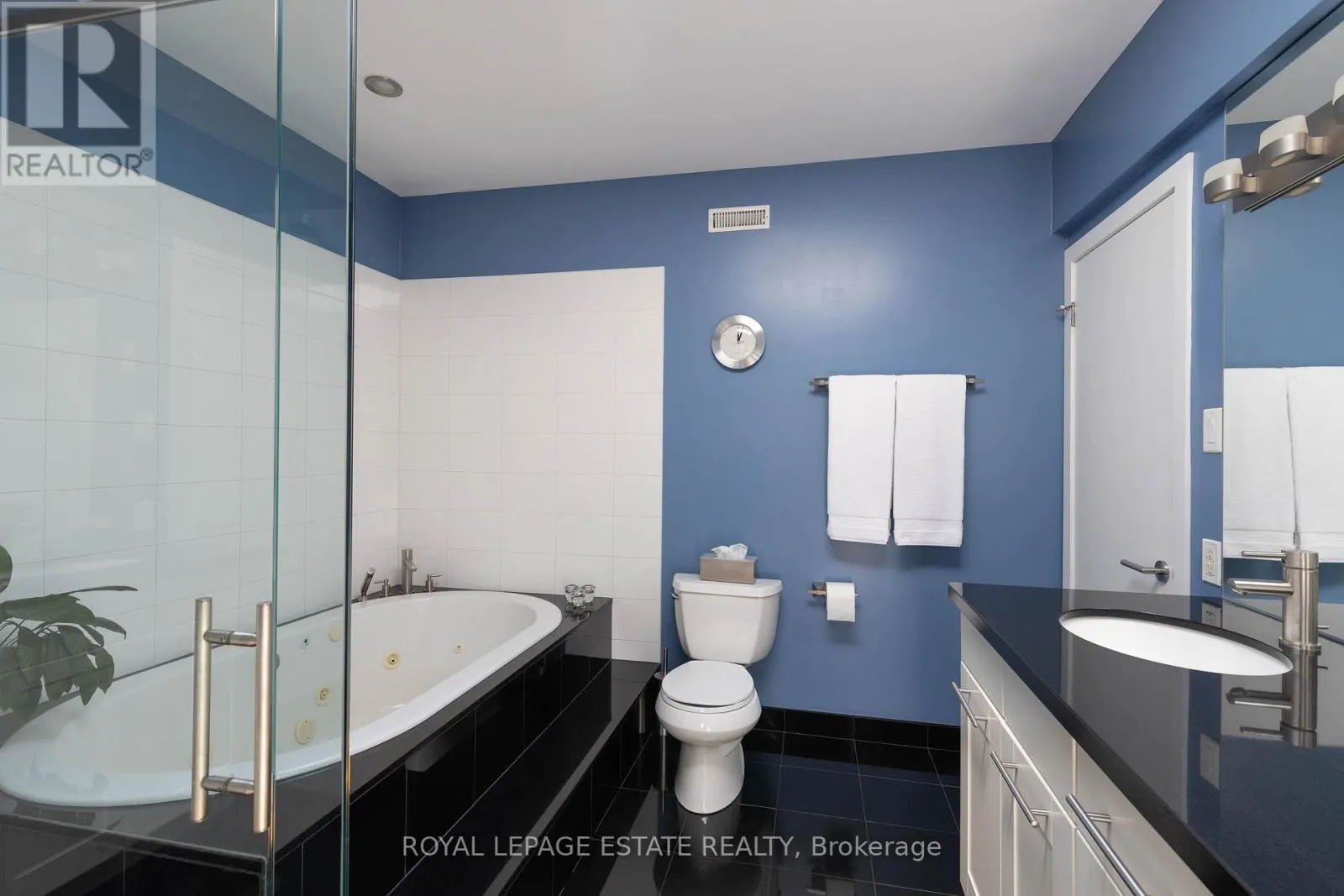 432/434 QUEEN STREET E