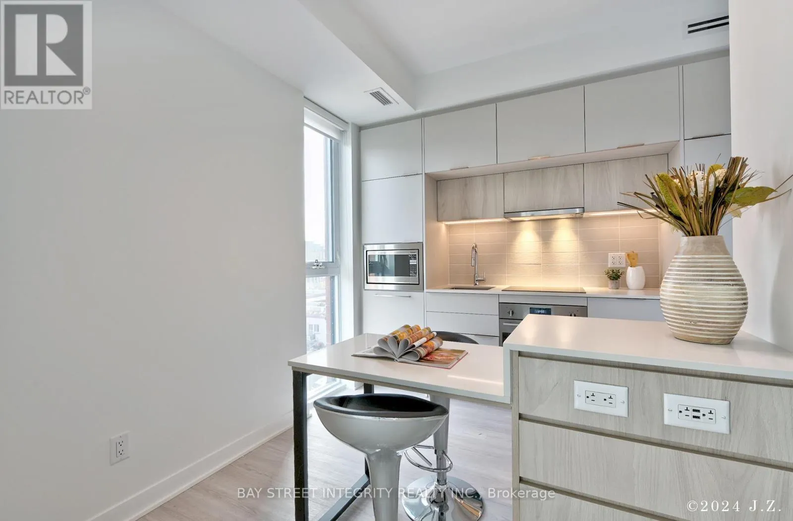 403 - 185 ALBERTA AVENUE