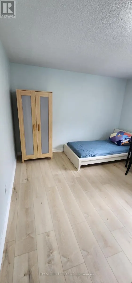ROOM2 - 45 PINEWAY BOULEVARD