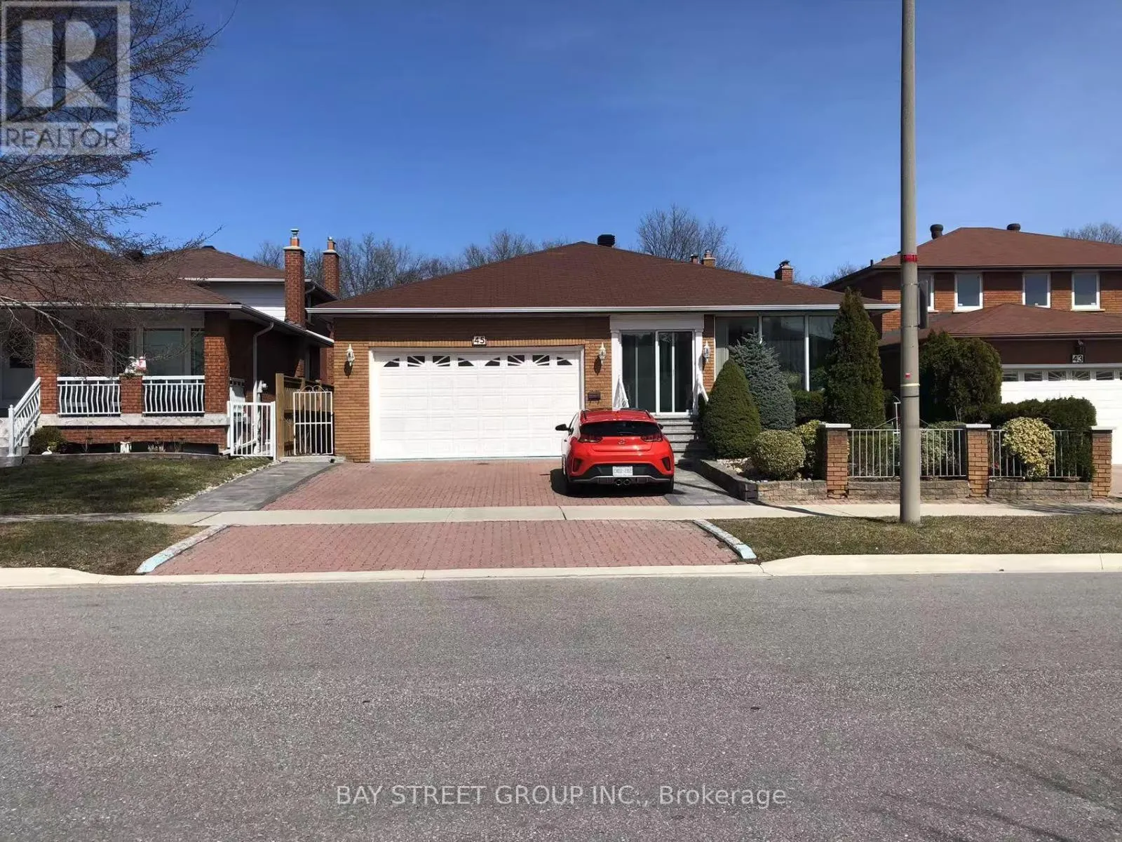 ROOM2 - 45 PINEWAY BOULEVARD