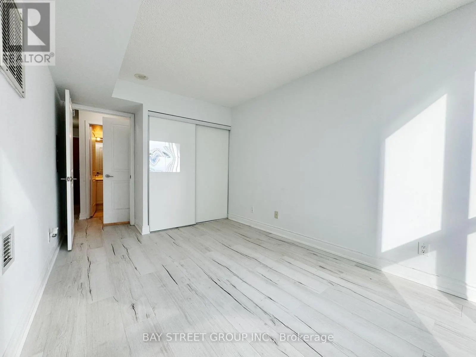 1611 - 4968 YONGE STREET