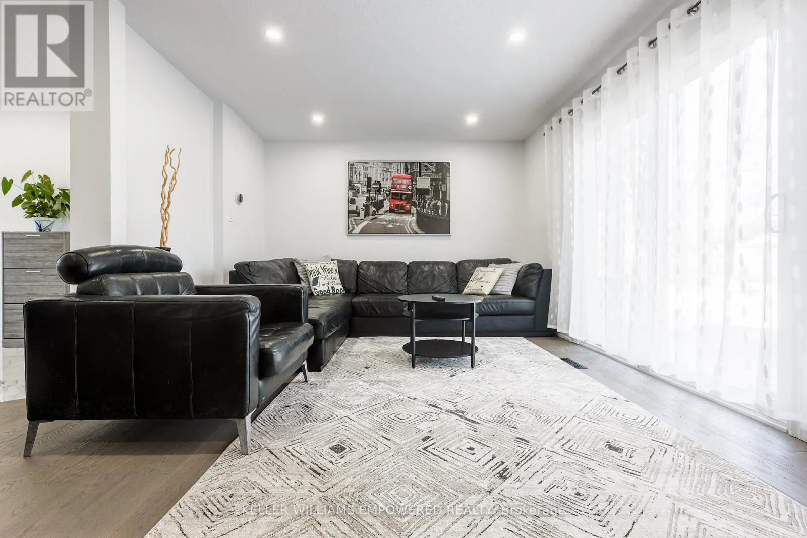 199 HOLLYBERRY TRAIL