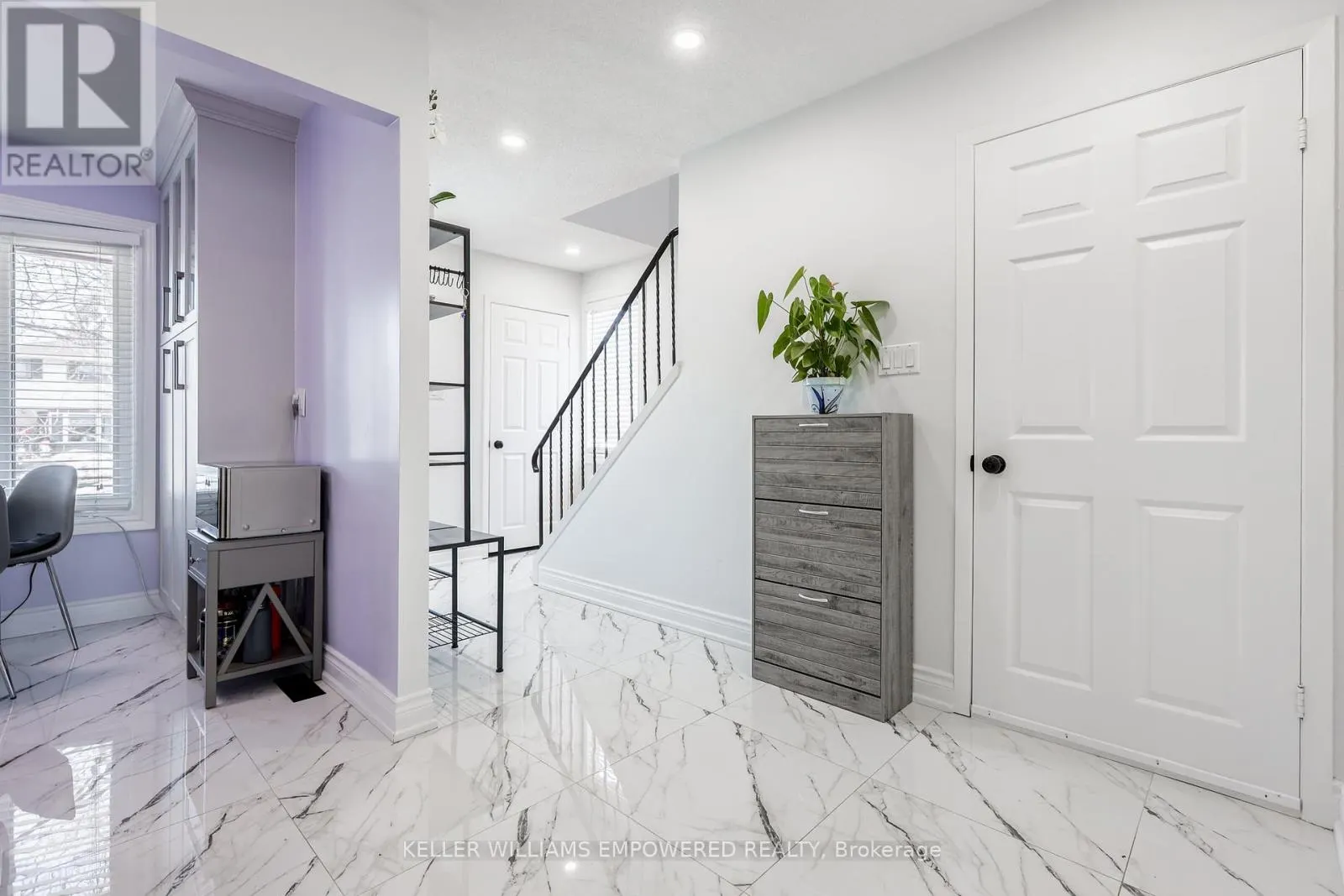 199 HOLLYBERRY TRAIL