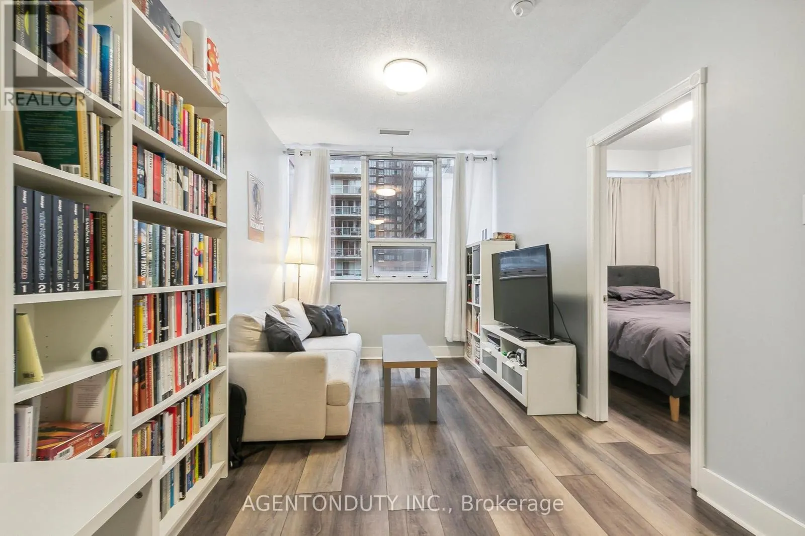 708 - 393 KING STREET W