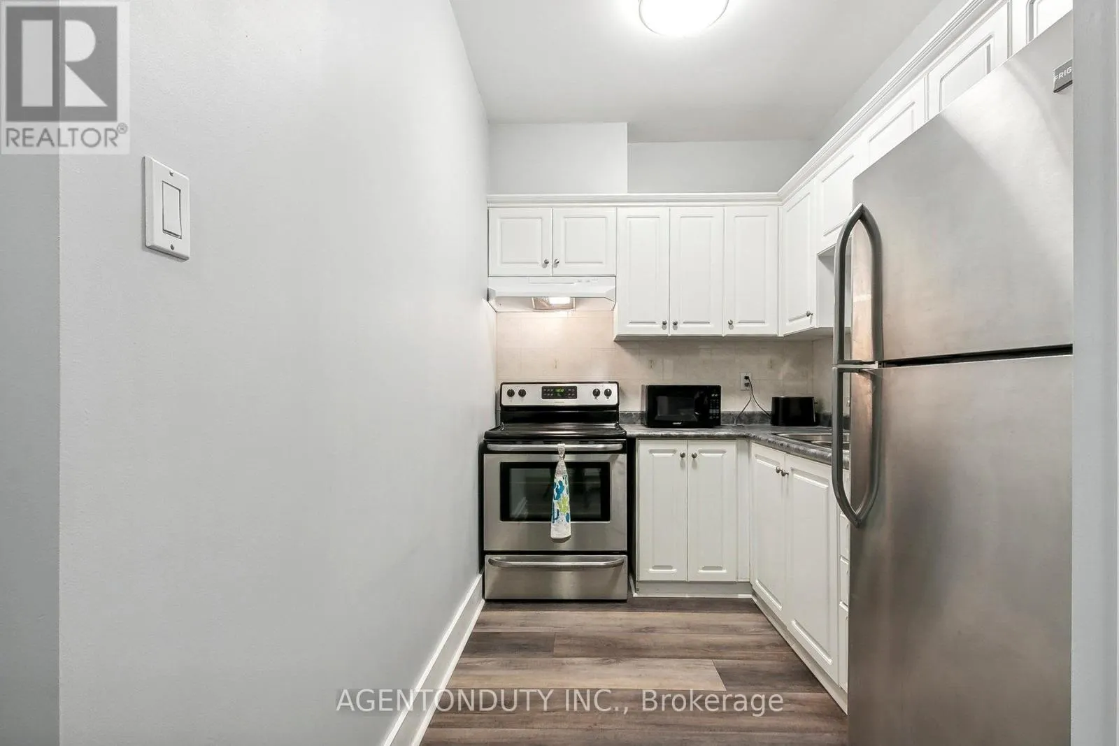 708 - 393 KING STREET W