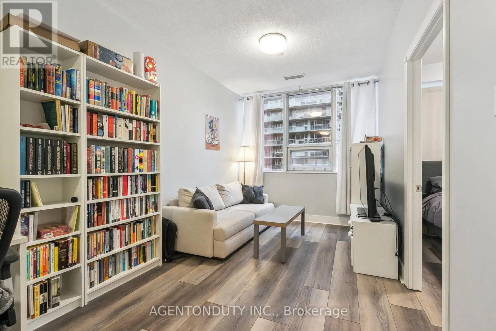 708 - 393 KING STREET W