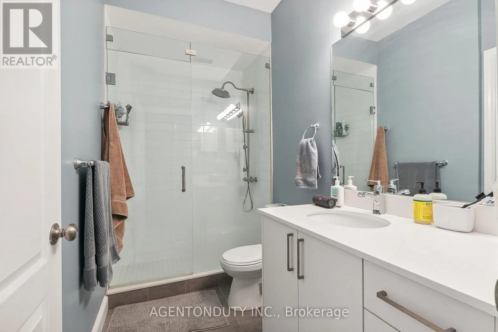 708 - 393 KING STREET W