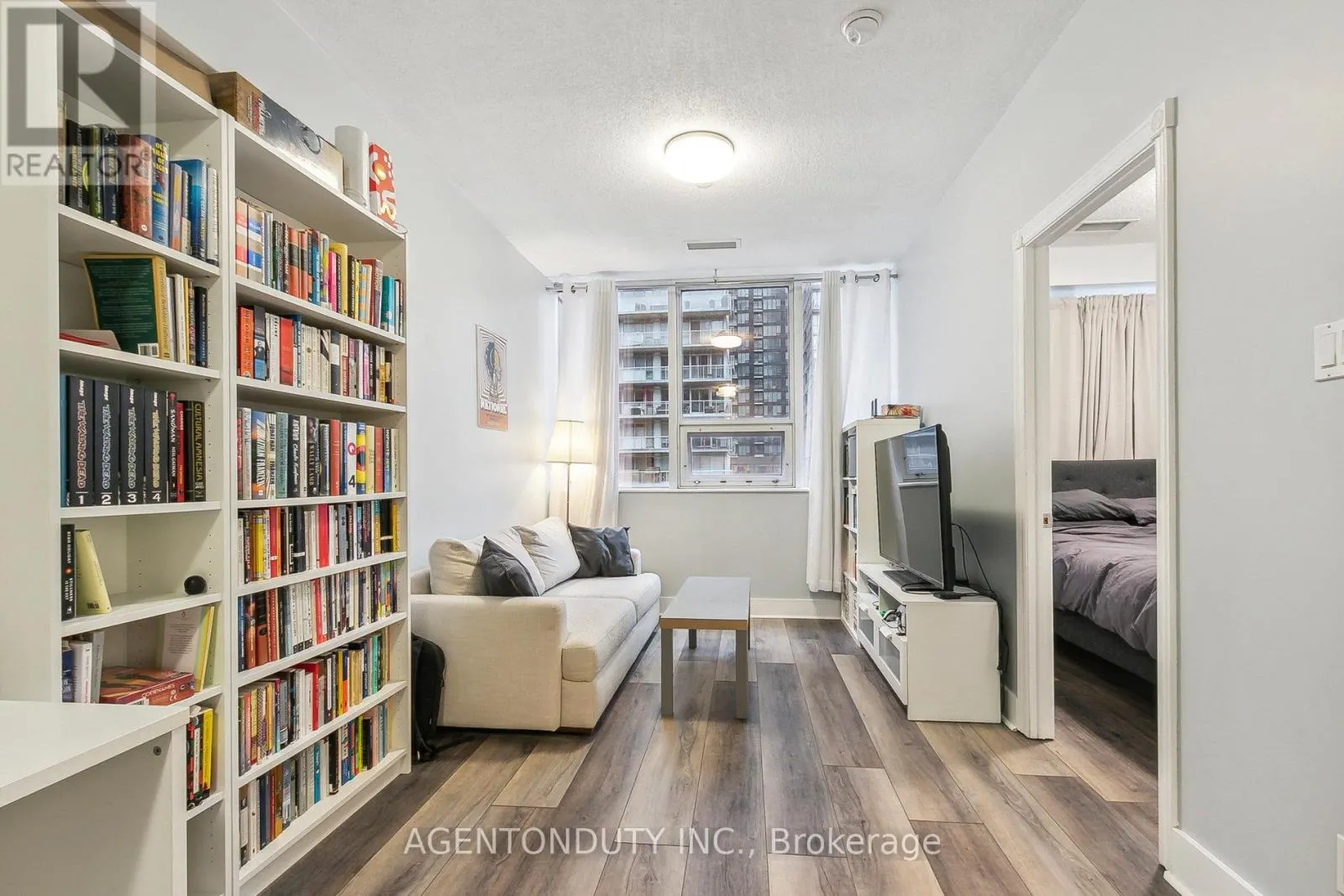 708 - 393 KING STREET W