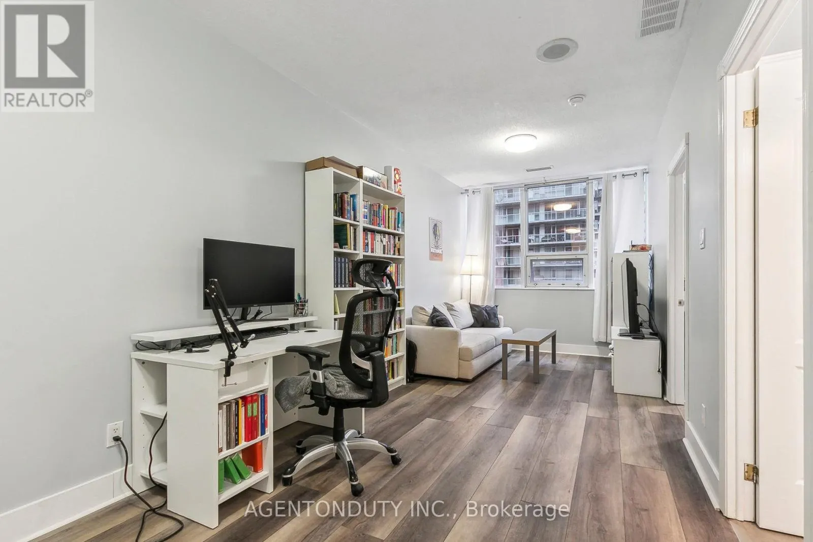708 - 393 KING STREET W