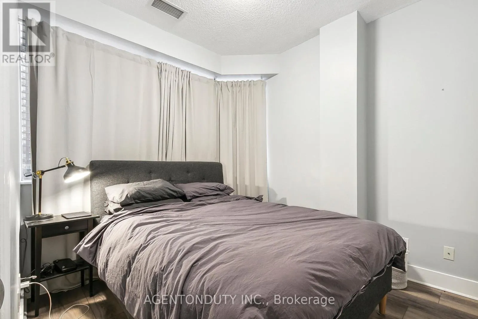 708 - 393 KING STREET W