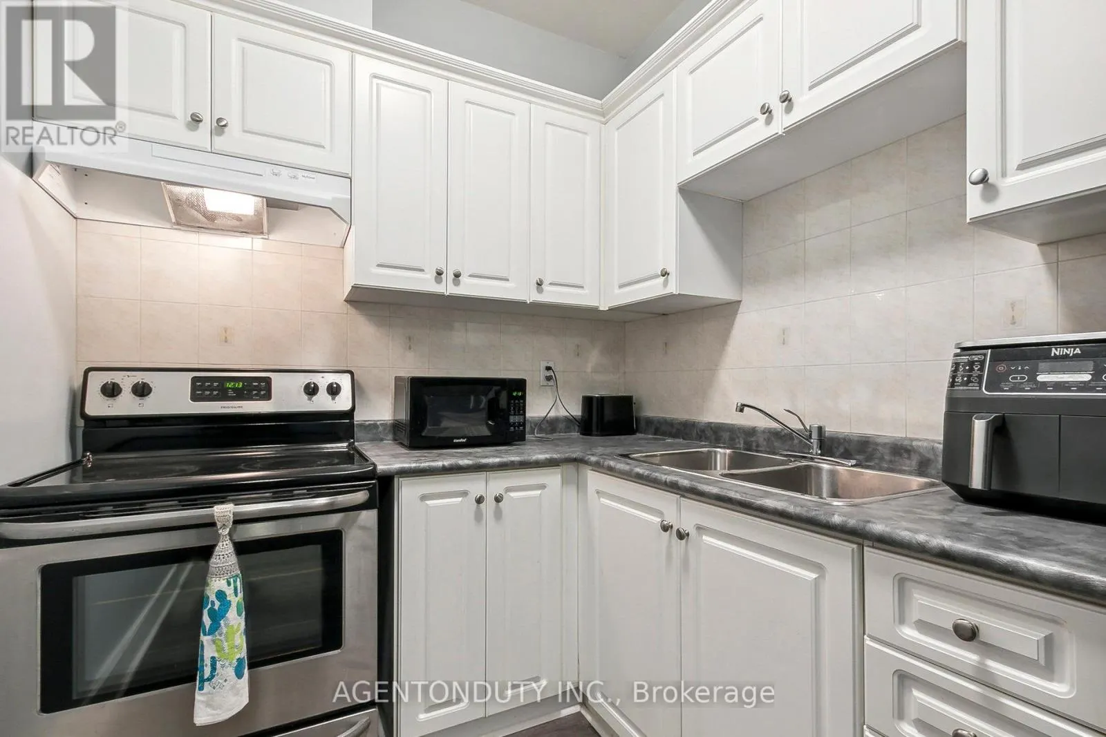 708 - 393 KING STREET W