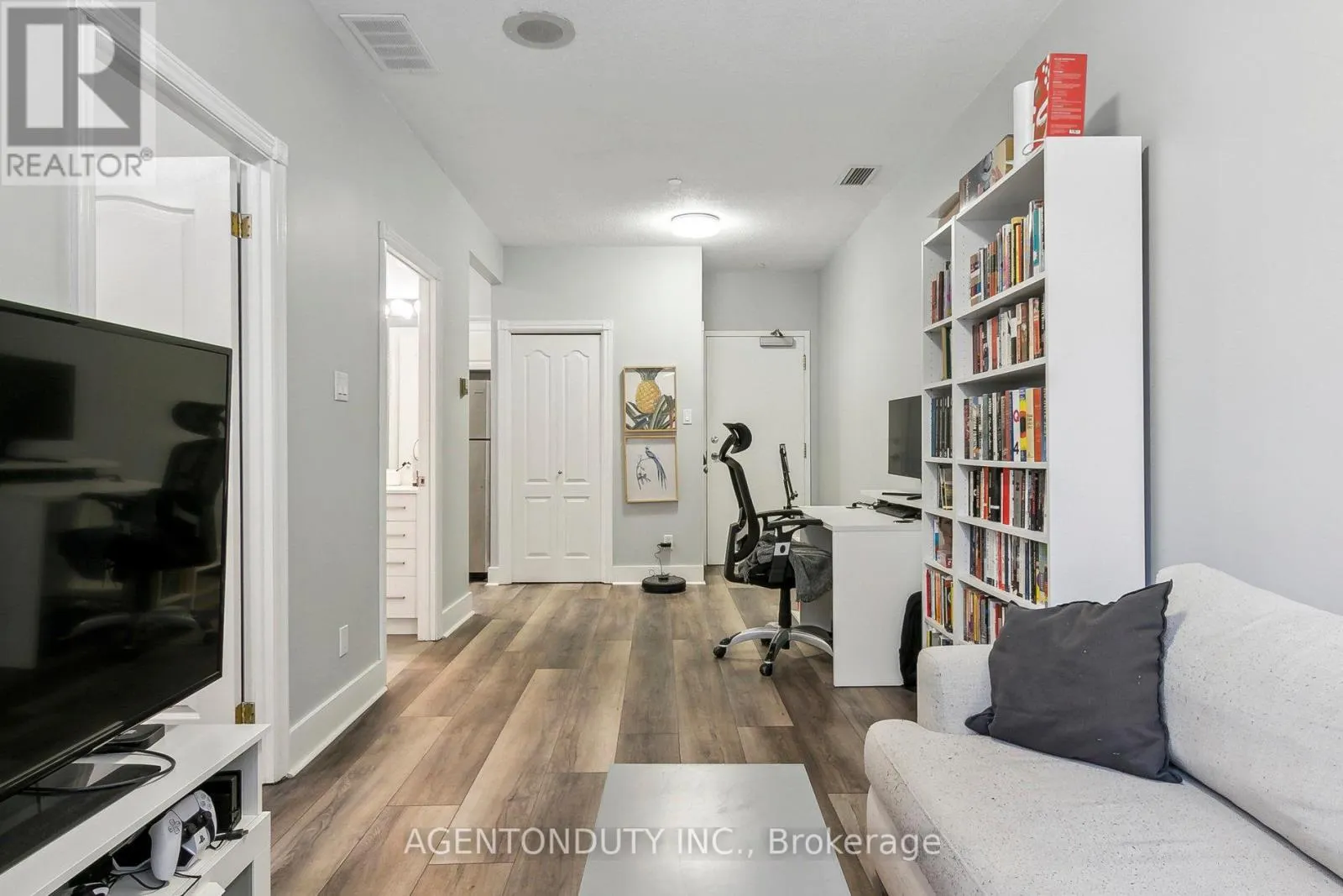 708 - 393 KING STREET W