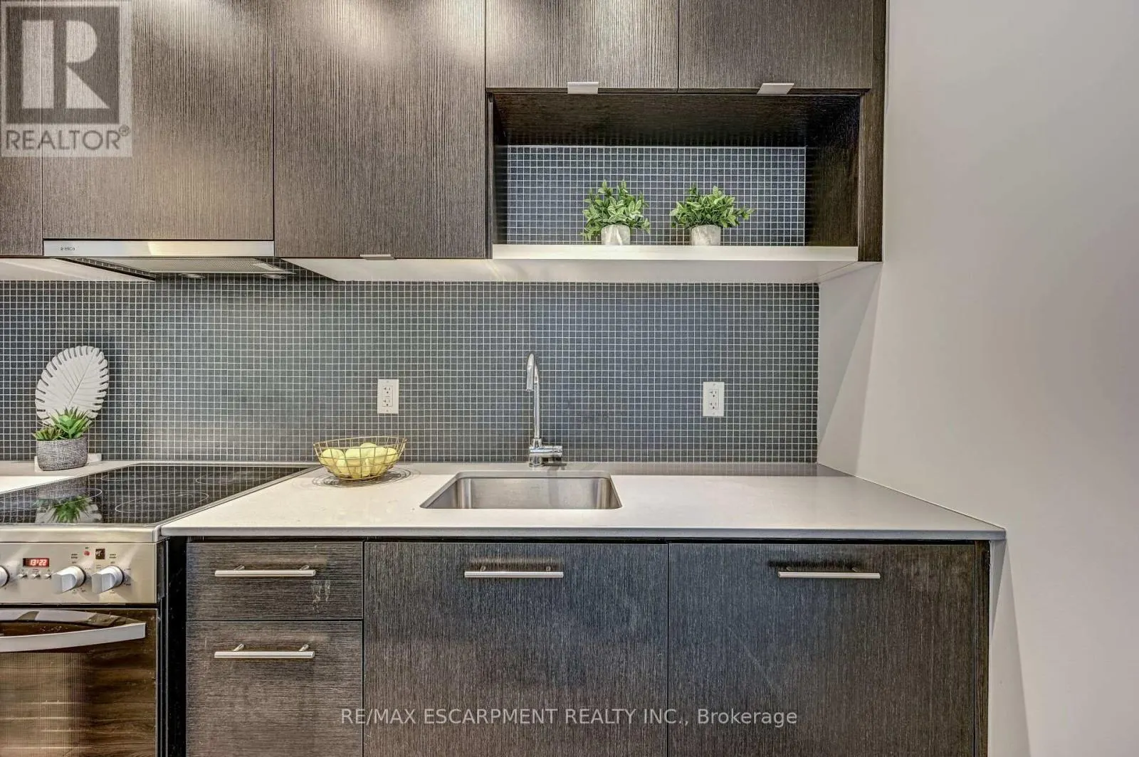 714 - 435 RICHMOND STREET W
