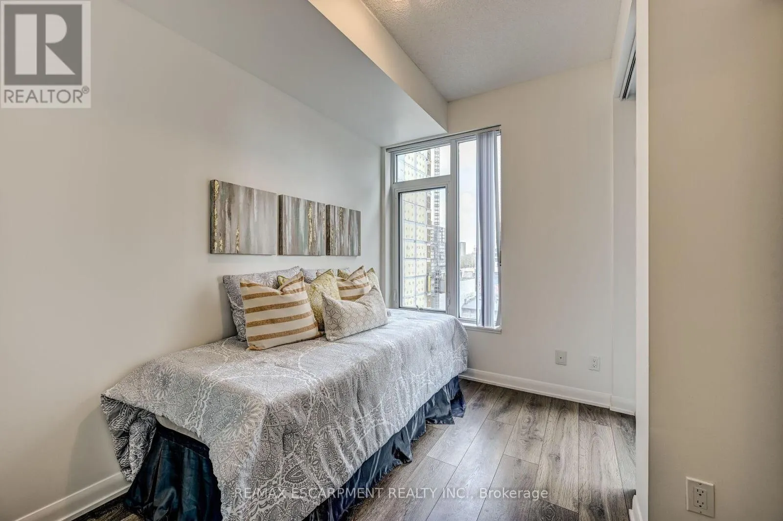 714 - 435 RICHMOND STREET W