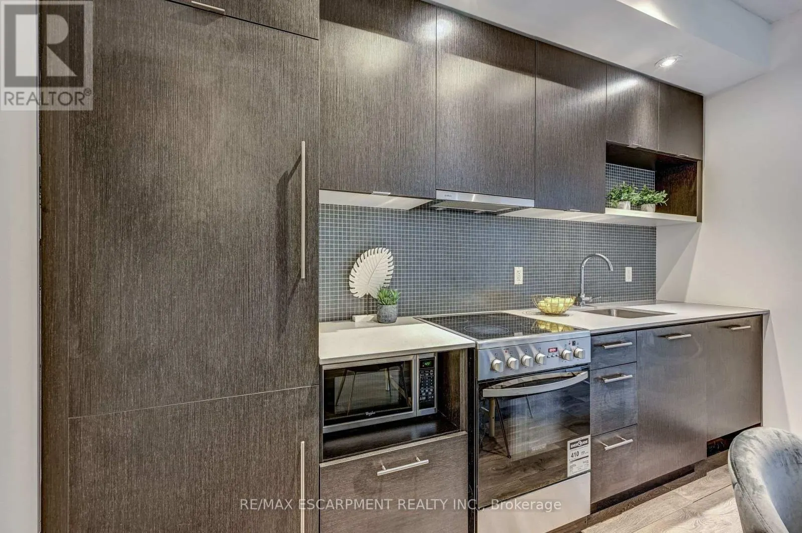 714 - 435 RICHMOND STREET W